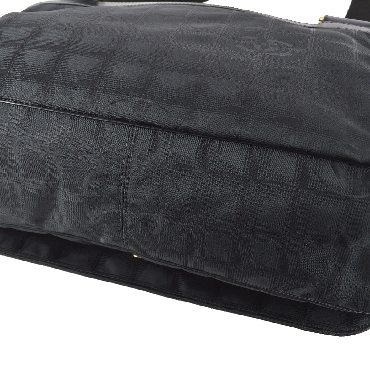 Chanel 2005-2006 New Travel Line Messenger Bag Black