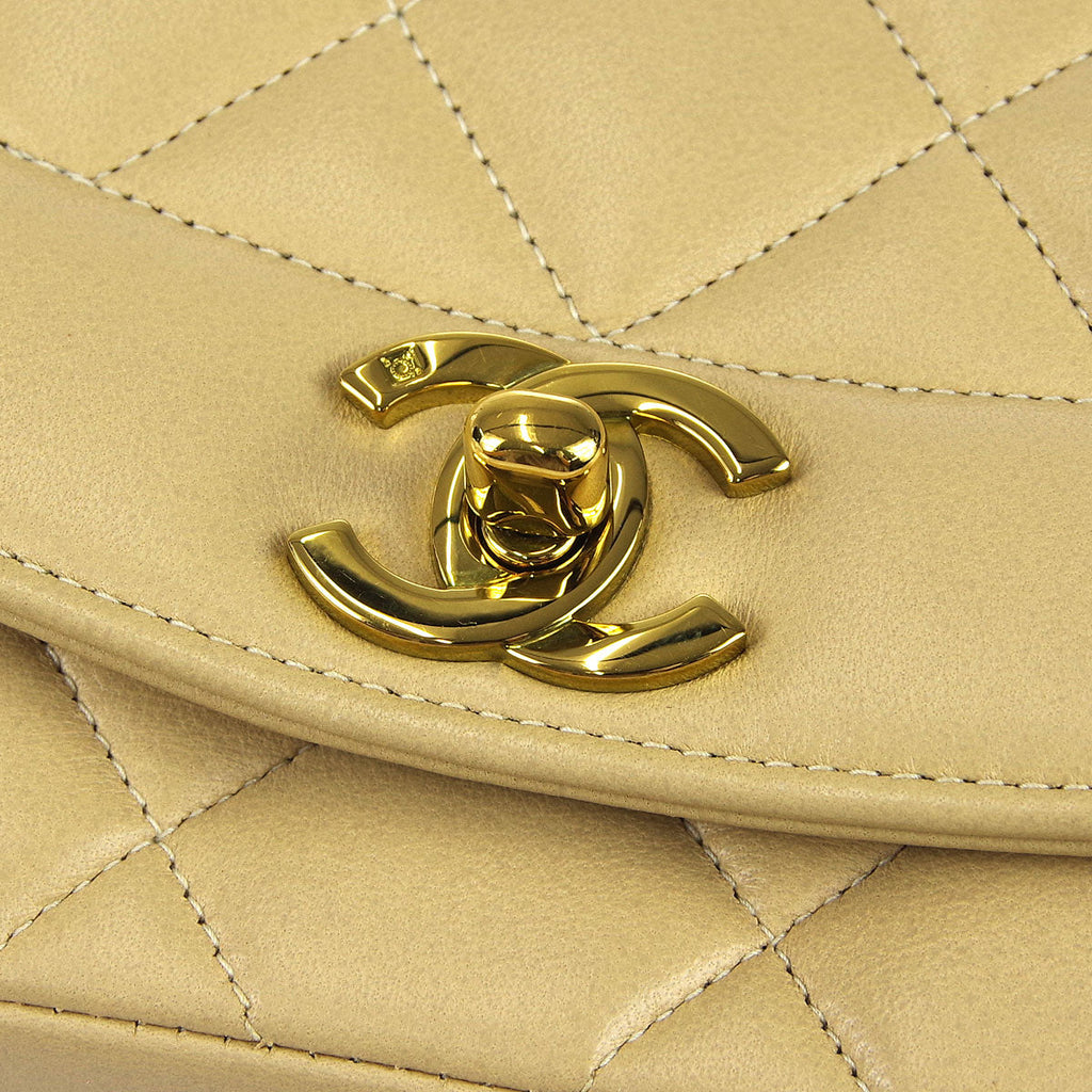Chanel * 1994-1996 Small Diana Flap Bag Beige Lambskin