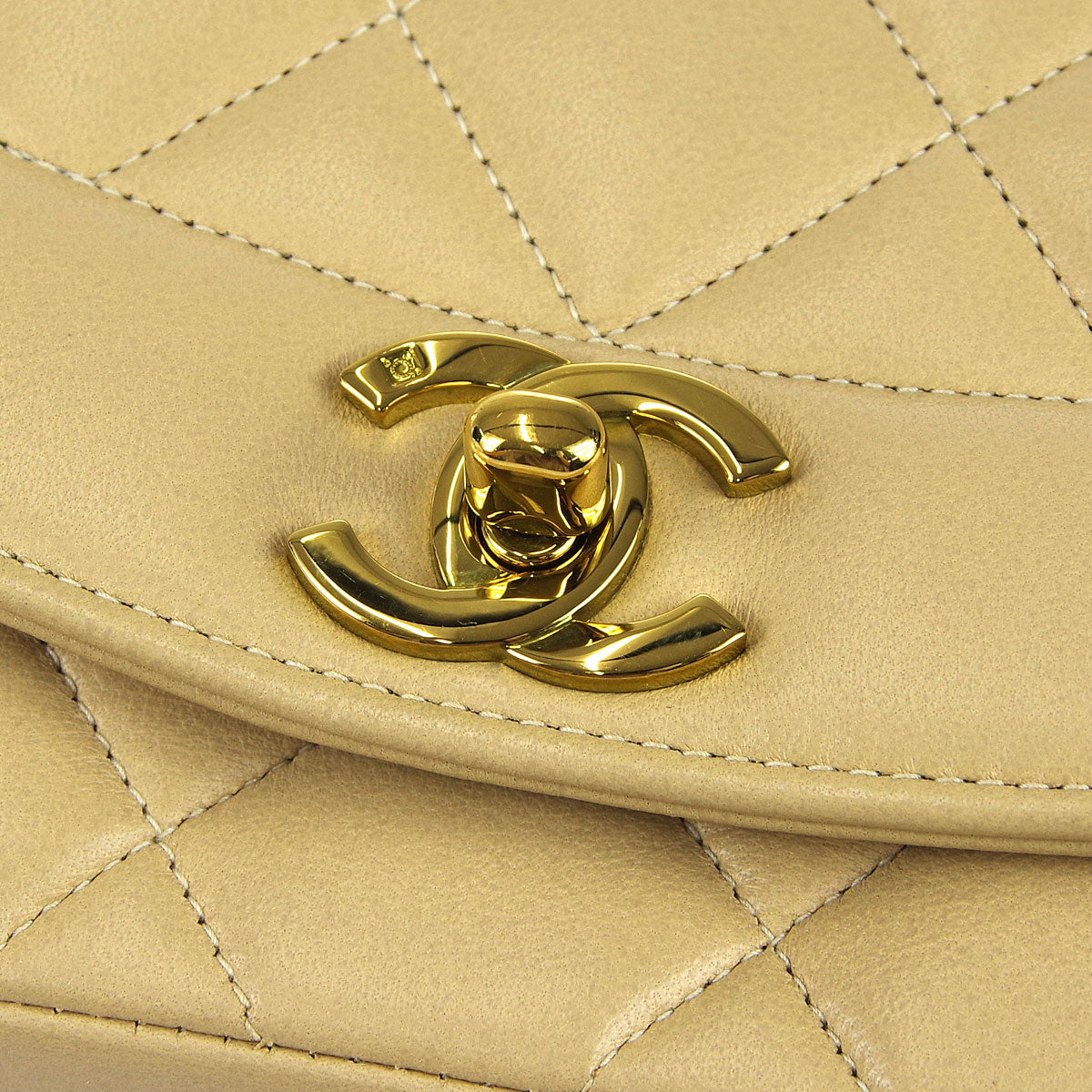 Chanel * 1994-1996 Small Diana Flap Bag Beige Lambskin
