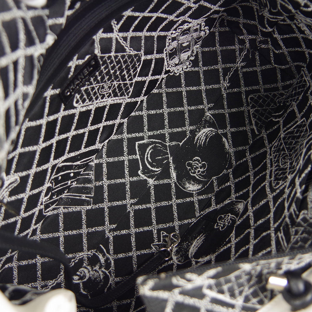 Chanel * 2008-2009 Essential Tote Bag 40 White Calfskin