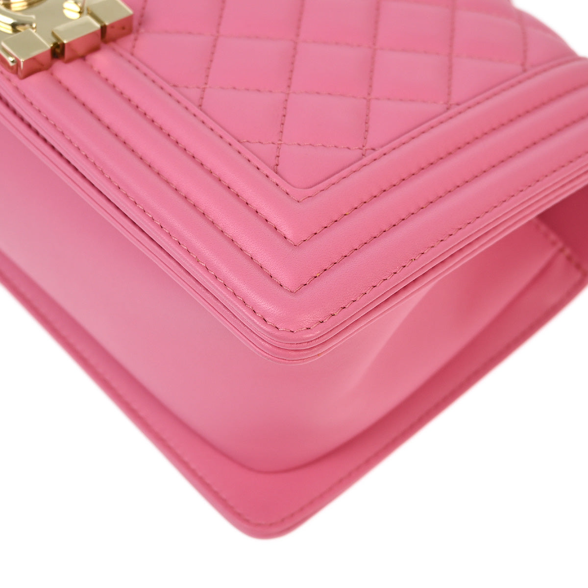 Medium Boy Chanel 2018-2019 Pink Calfskin Chain Shoulder Bag