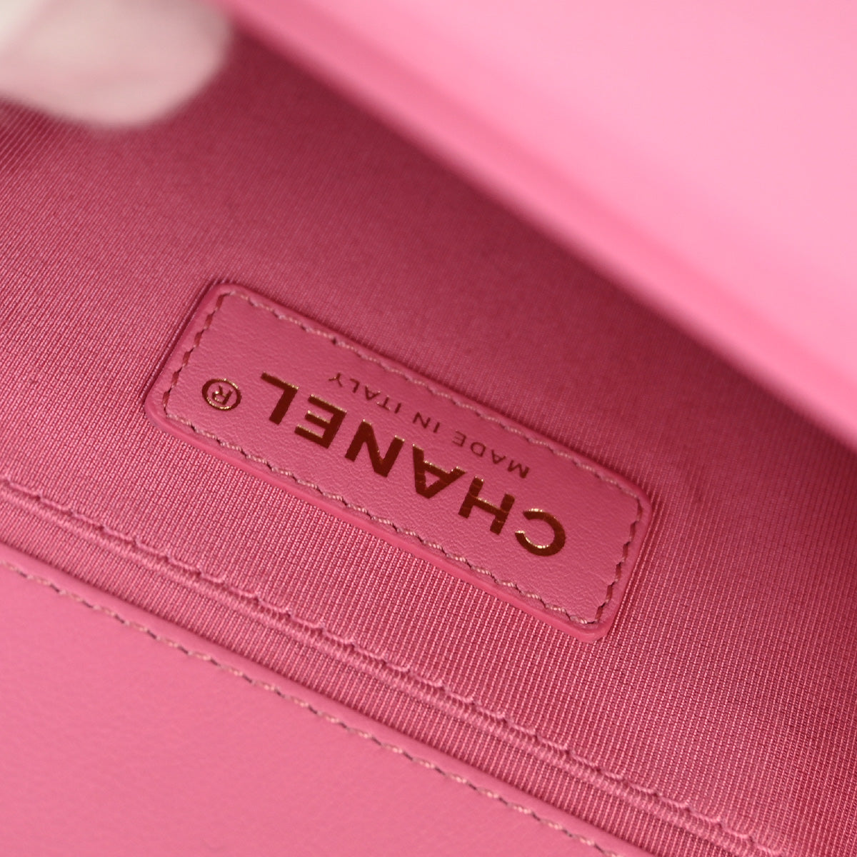Medium Boy Chanel 2018-2019 Pink Calfskin Chain Shoulder Bag
