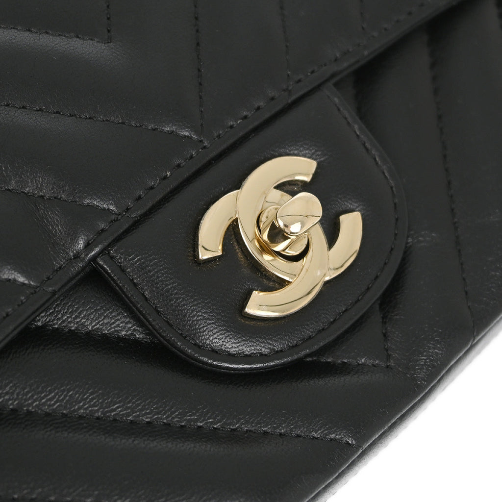 Chanel 2018-2019 Black Lambskin Chevron Classic Single Flap Shoulder Bag