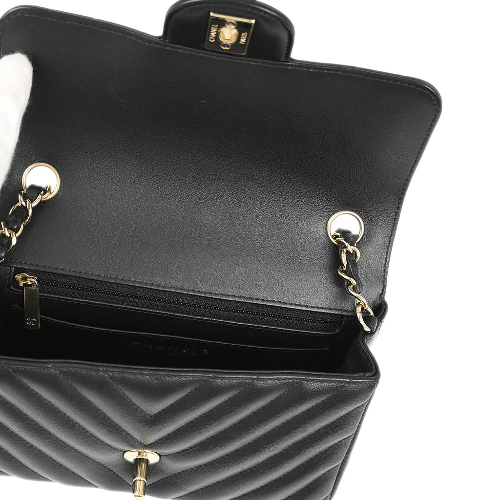 Chanel 2018-2019 Black Lambskin Chevron Classic Single Flap Shoulder Bag