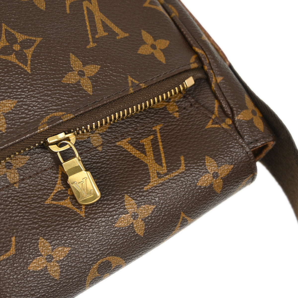 Louis Vuitton 2011 Monogram Beaubourg MM Messenger Bag M97038