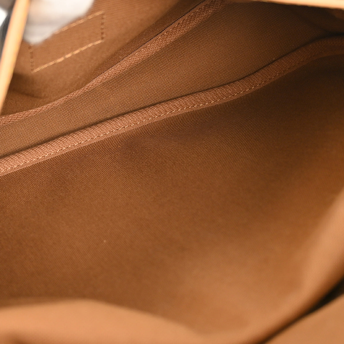Louis Vuitton 2011 Monogram Saumur 30 Messenger Shoulder Bag M42256