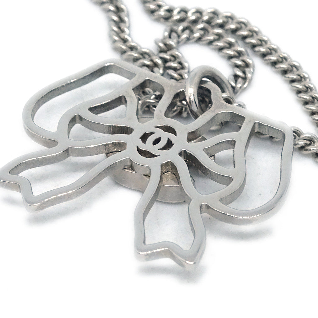 Chanel Silver Bow Chain Necklace Pendant Rhinestone B18P