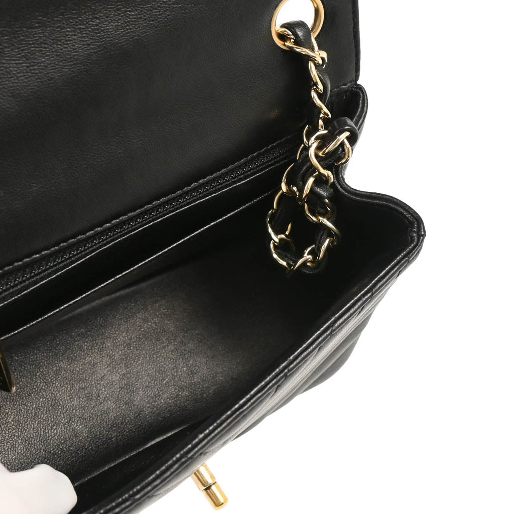 Chanel 2017-2018 Black Lambskin Chevron Chain Shoulder Bag