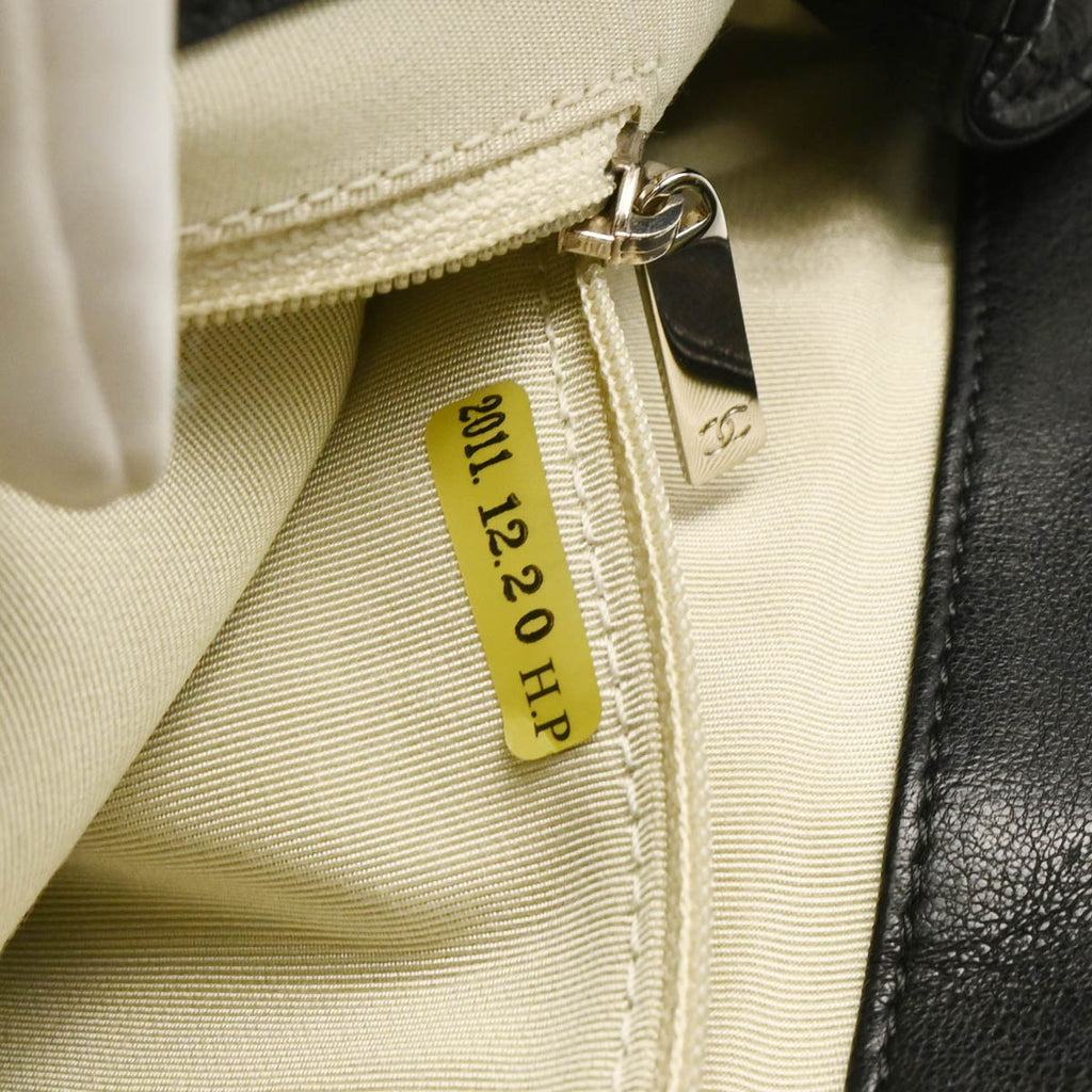 Chanel 2011 Black Lambskin Around Chain Shoulder Bag