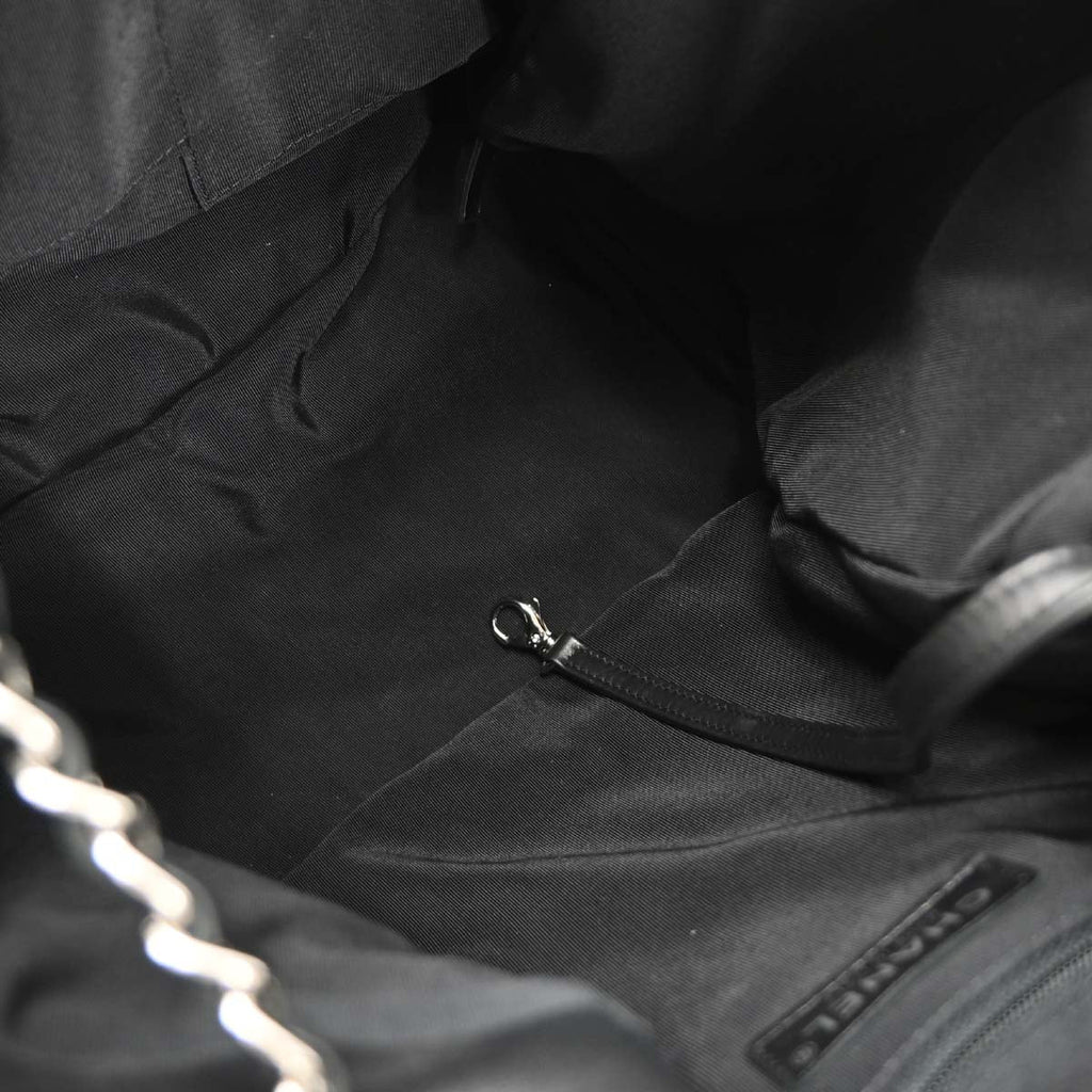 Chanel 2016-2017 Black Lambskin Chevron Drawstring Shoulder Bag