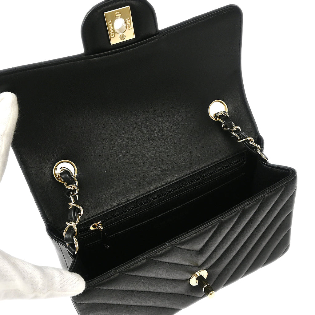 Chanel 2019 Black Lambskin Chevron Single Flap Shoulder Bag
