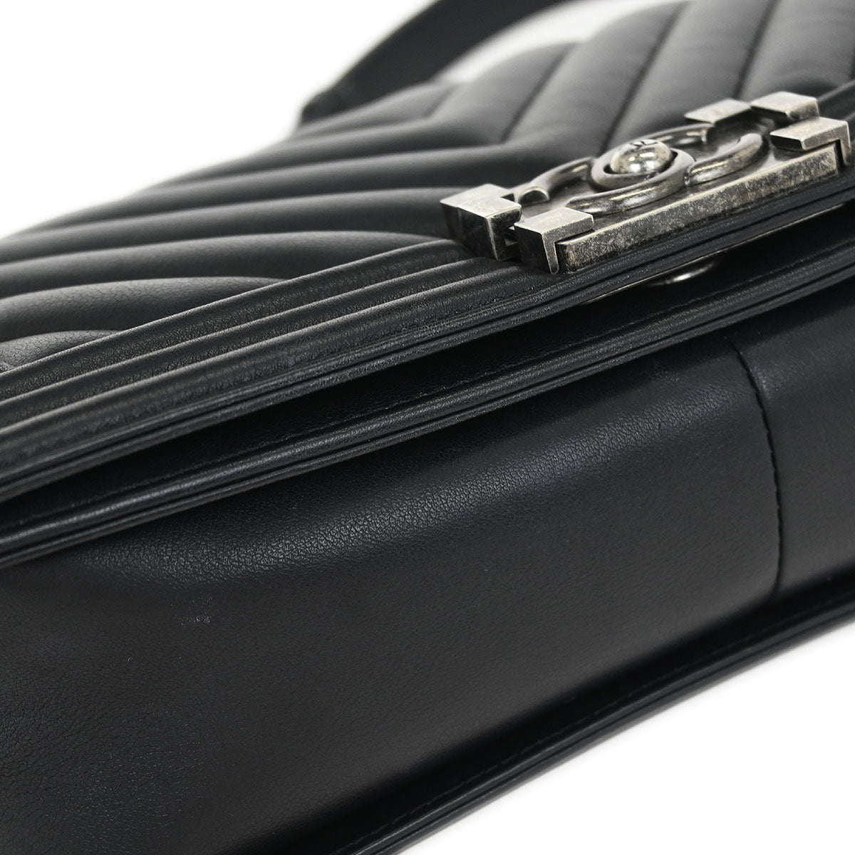 Boy Chanel 2016-2017 Black Lambskin Chevron Medium Shoulder Bag
