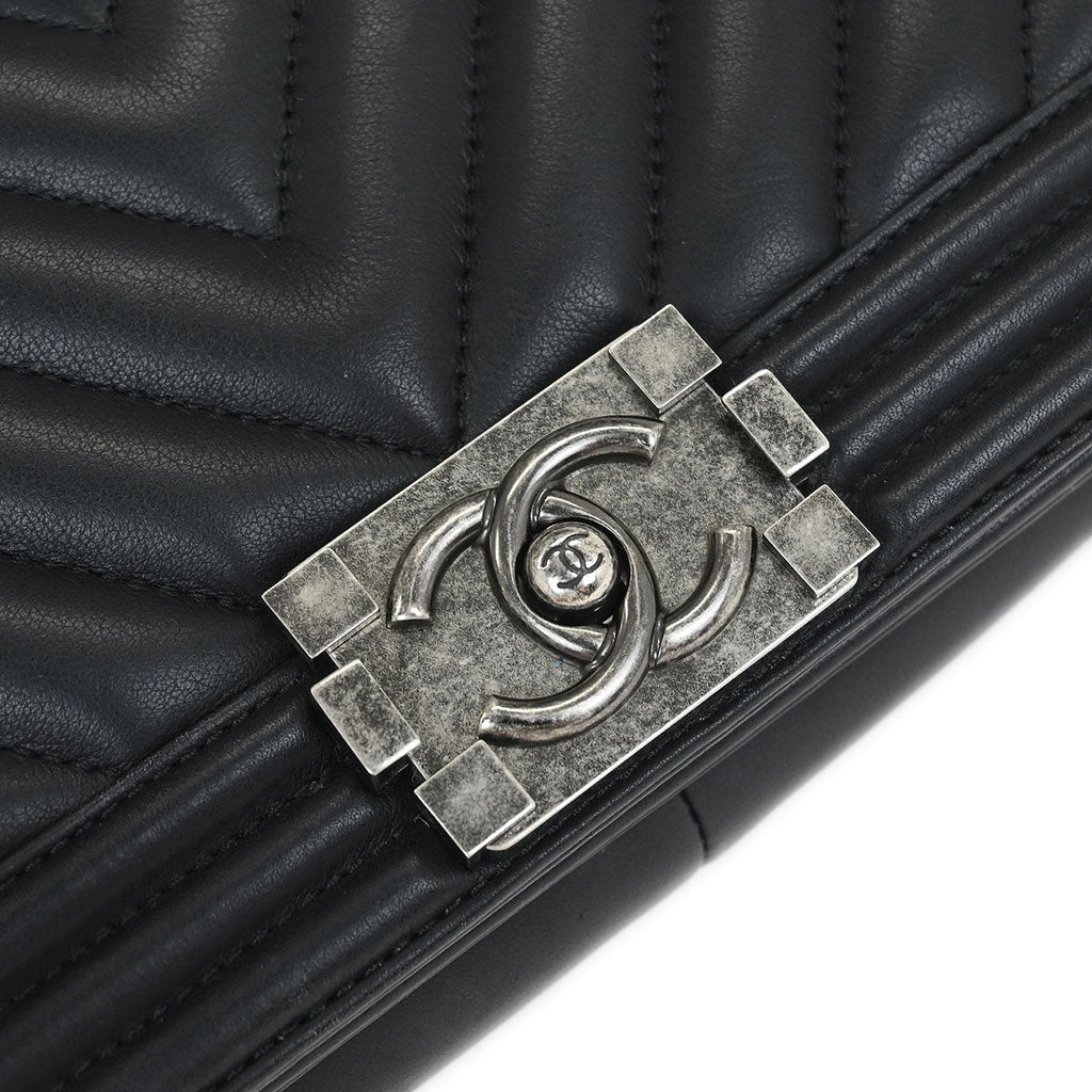 Boy Chanel 2016-2017 Black Lambskin Chevron Medium Shoulder Bag