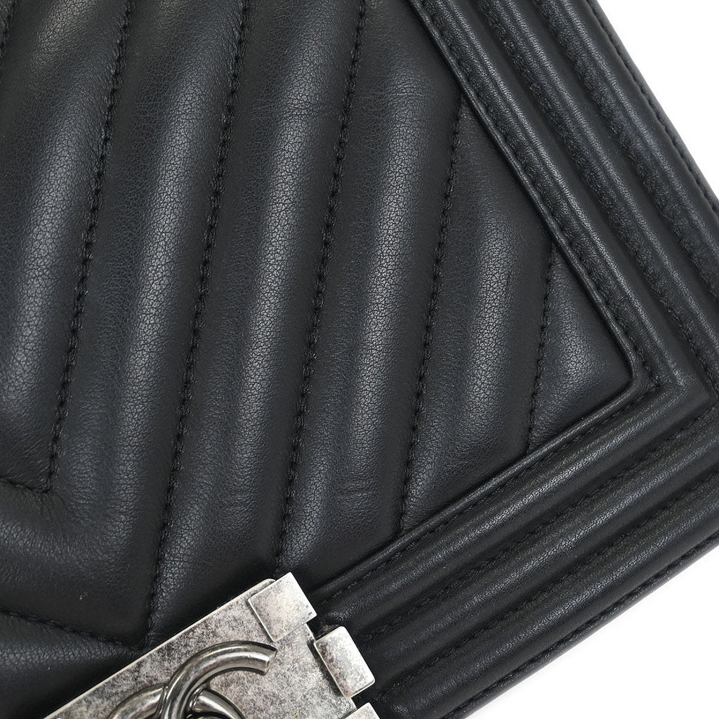 Boy Chanel 2016-2017 Black Lambskin Chevron Medium Shoulder Bag