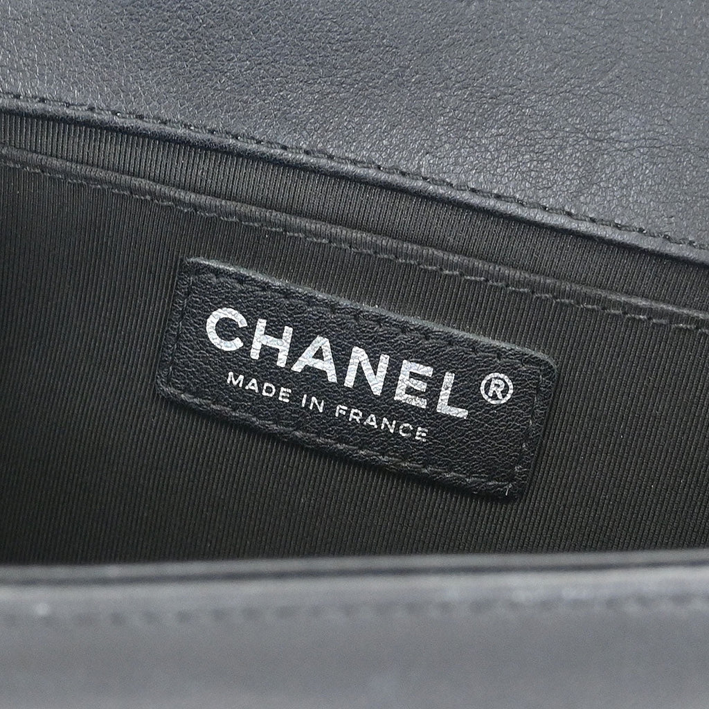 Boy Chanel 2016-2017 Black Lambskin Chevron Medium Shoulder Bag