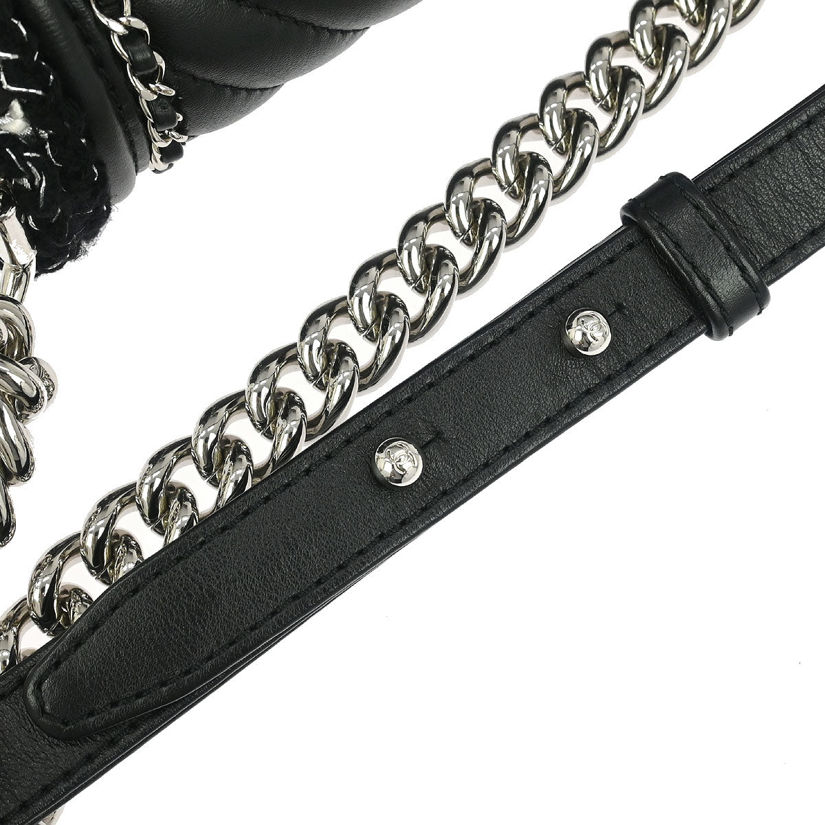 Boy Chanel 2017-2018 Black Calfskin Chevron Medium Shoulder Bag