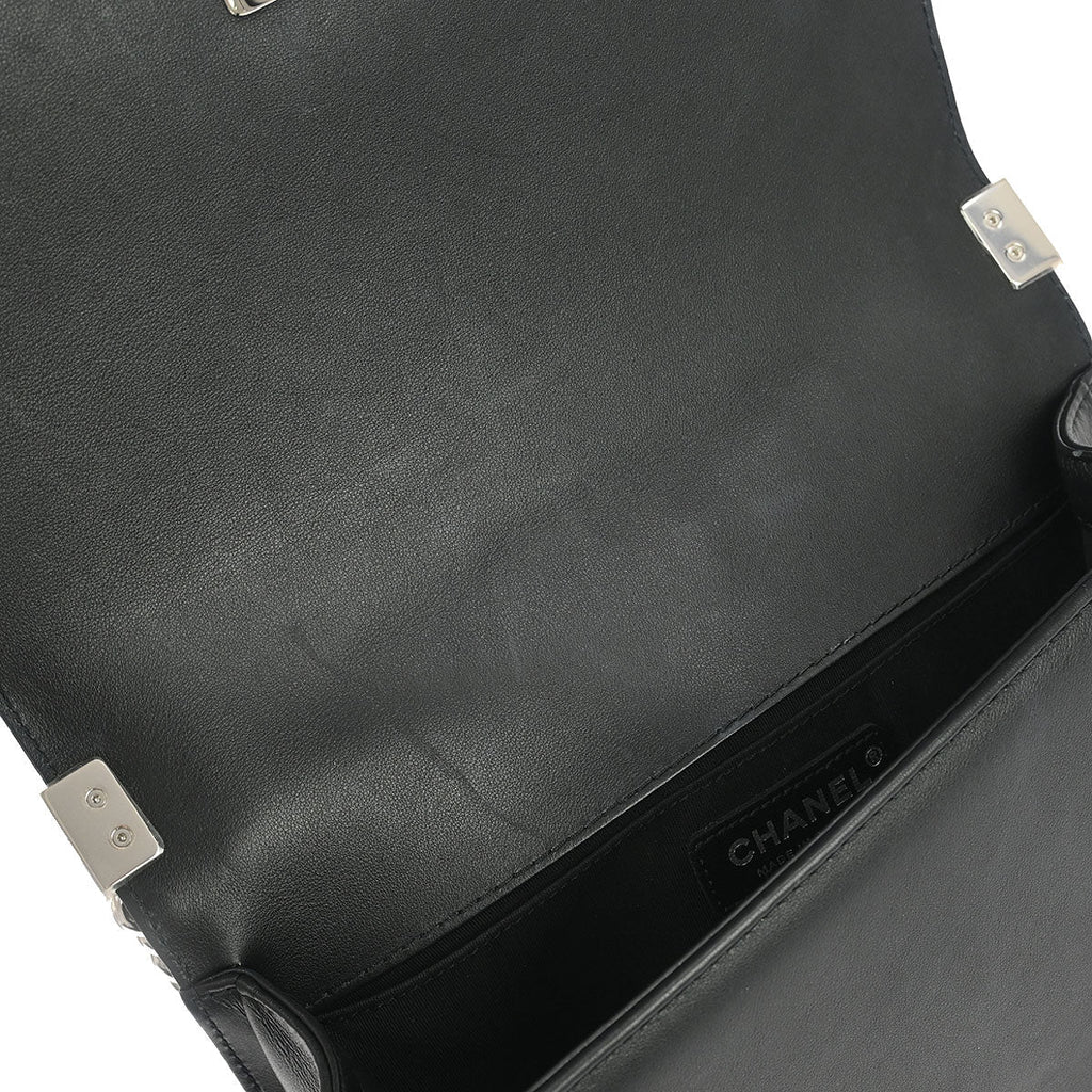 Boy Chanel 2017-2018 Black Calfskin Chevron Medium Shoulder Bag