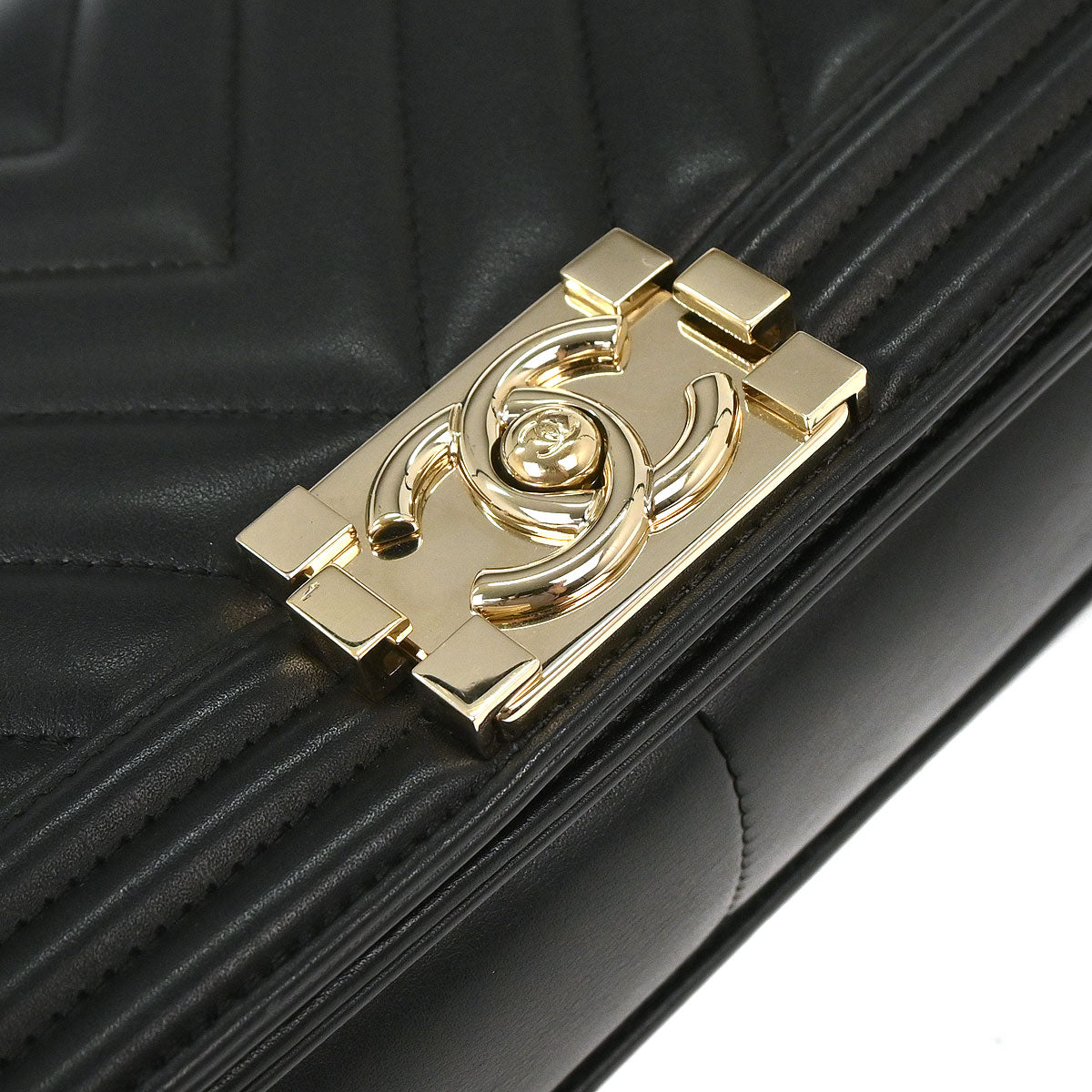 Boy Chanel 2019 Black Lambskin Chevron Medium Shoulder Bag