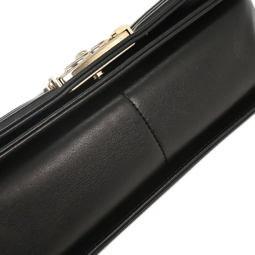 Boy Chanel 2019 Black Lambskin Chevron Medium Shoulder Bag