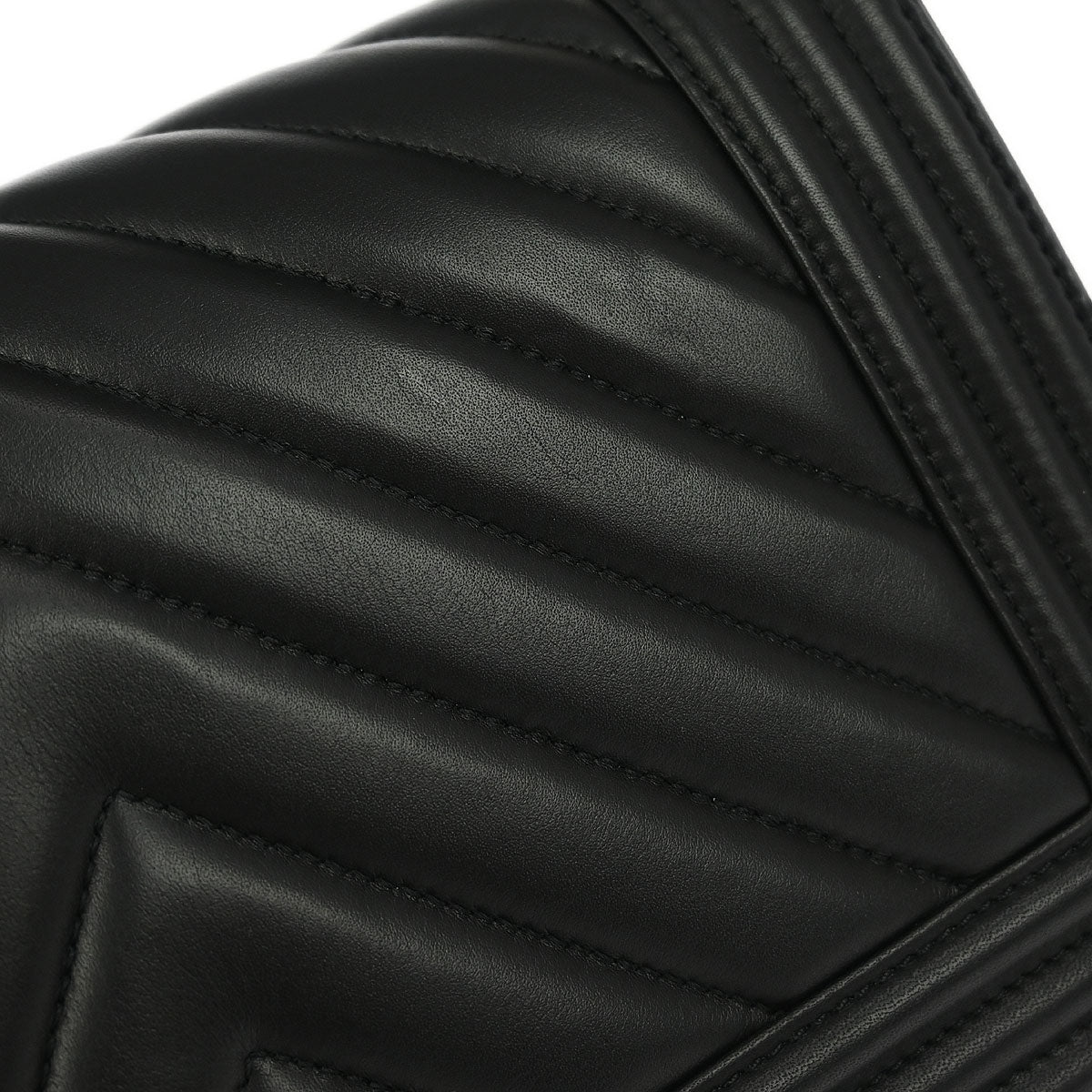 Boy Chanel 2019 Black Lambskin Chevron Medium Shoulder Bag