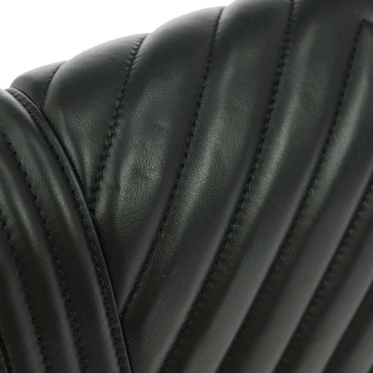 Boy Chanel 2019 Black Lambskin Chevron Medium Shoulder Bag