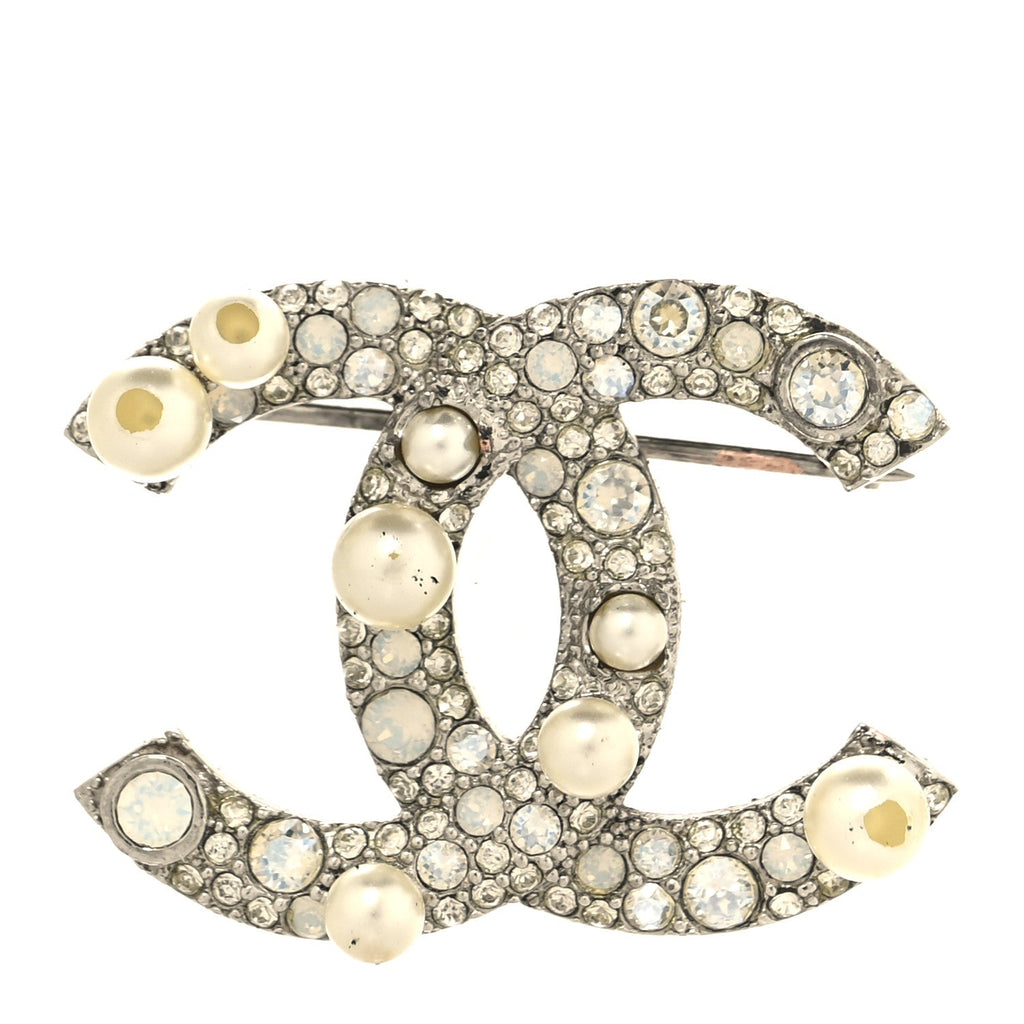 Metal Crystal Graduated Pearl CC Brooch Silver