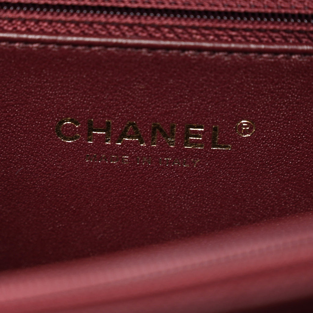 Chanel Iridescent Caviar Quilted Medium CC Filigree Vanity Case Burgundy