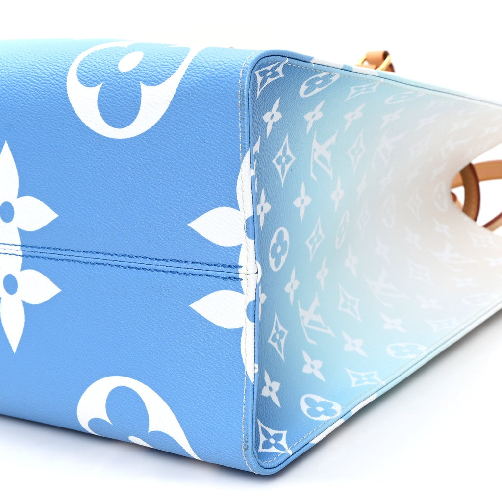 Louis Vuitton Monogram Giant By The Pool Onthego GM Blue