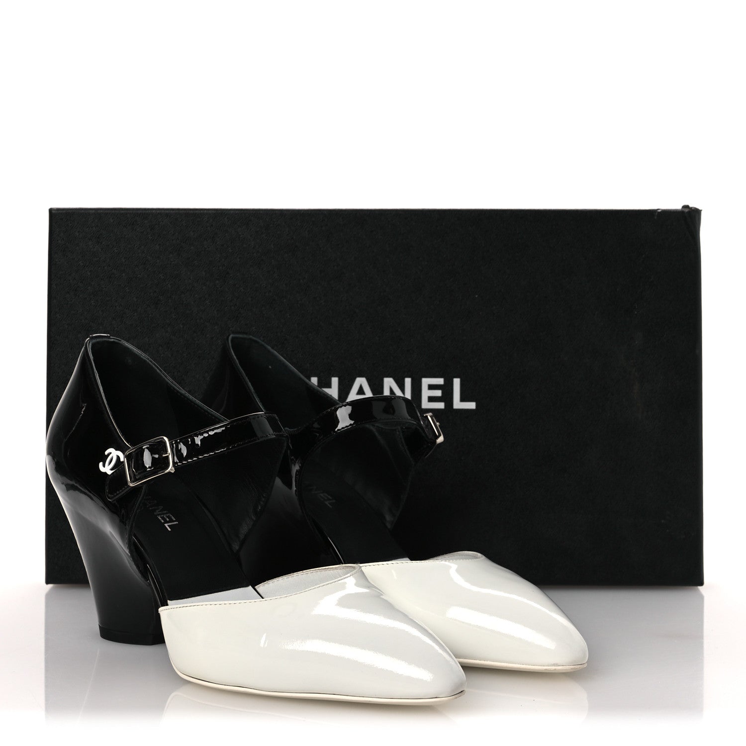 Patent Calfskin CC Pumps 37 White Black