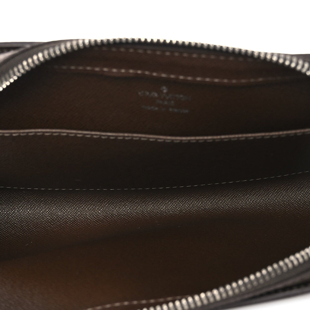 Louis Vuitton Taiga Baikal Pochette Grizzli