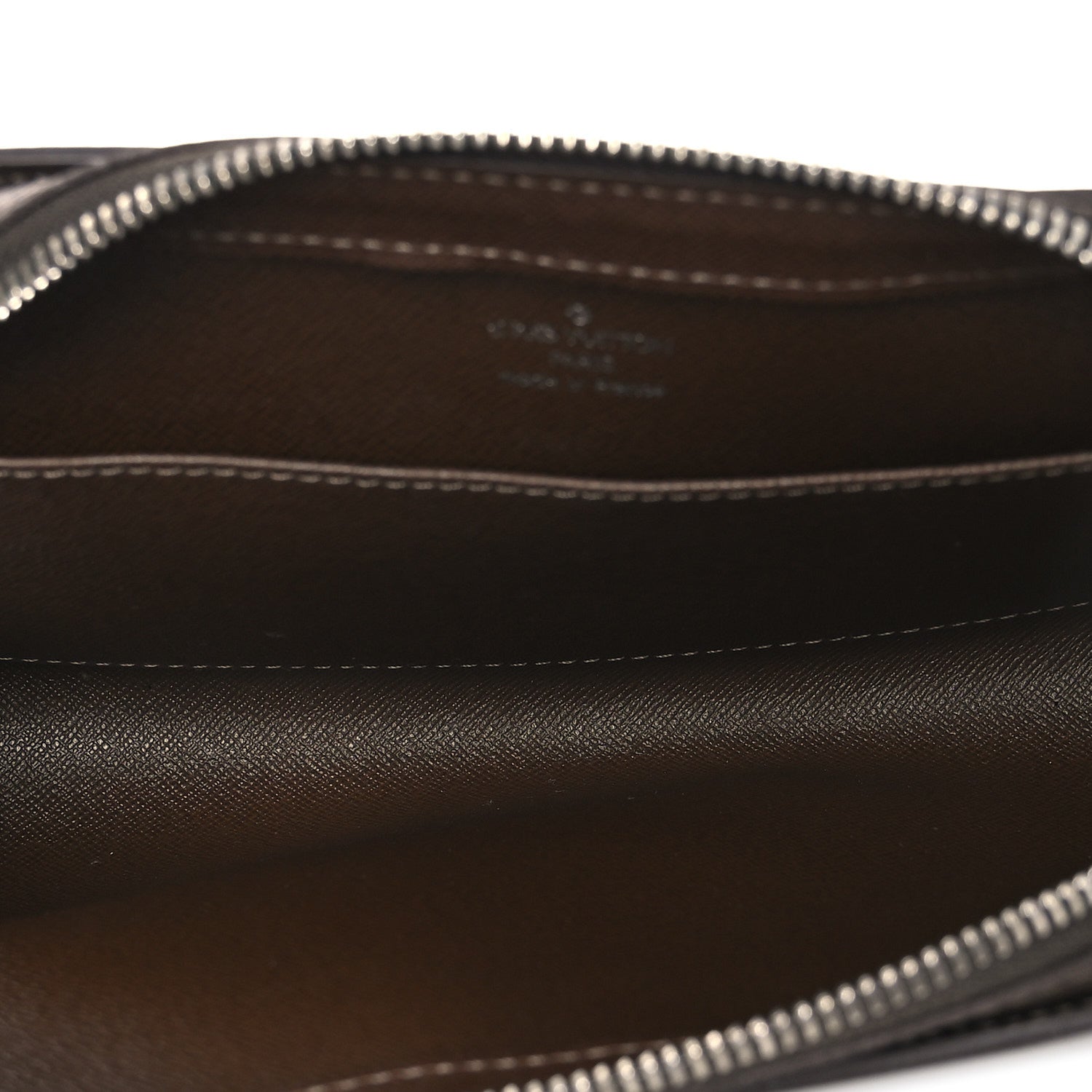 Louis Vuitton Taiga Baikal Pochette Grizzli
