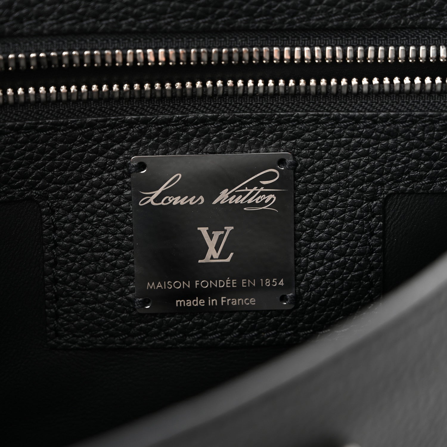 Louis Vuitton Cuir Millesime Georges Pouch Black