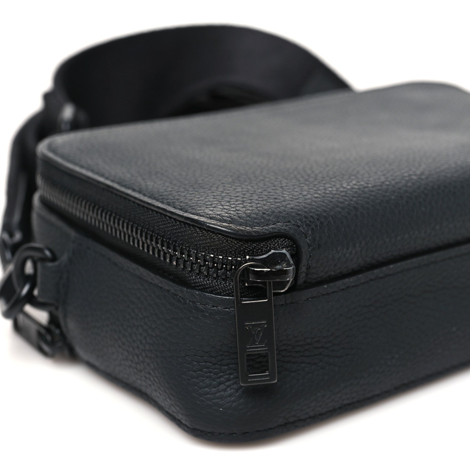 Louis Vuitton Calfskin Aerogram Alpha Wearable Wallet Black