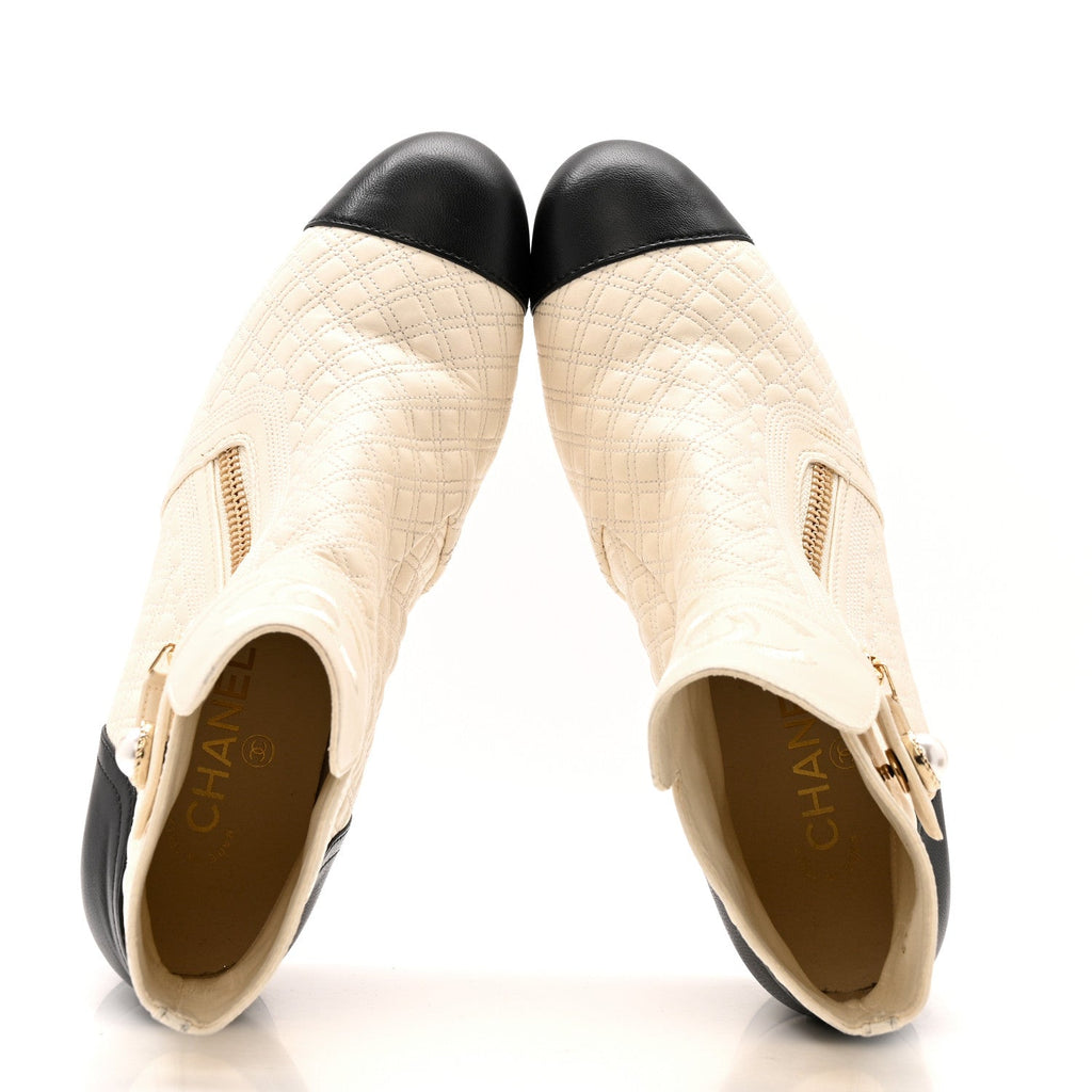 Lambskin Quilted Cap Toe Short Boot 40.5 Black Ivory