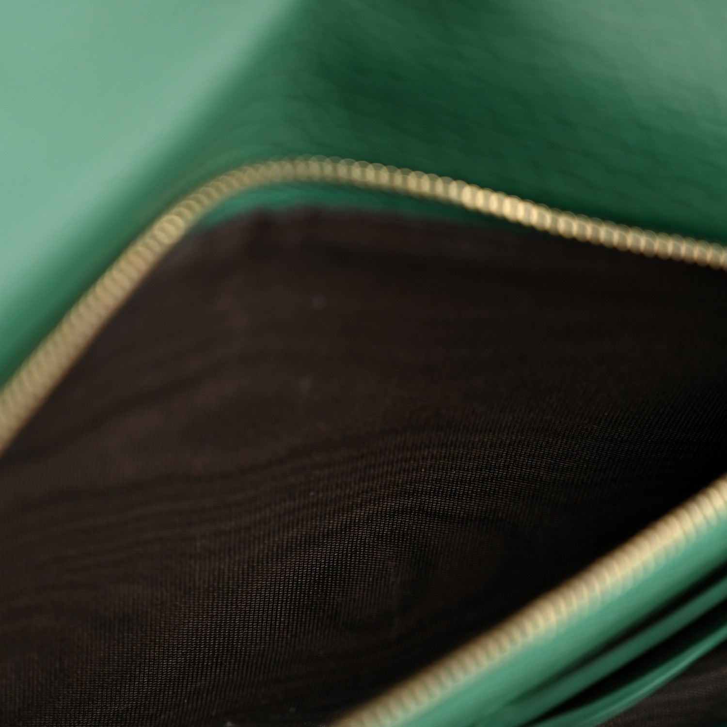 Gucci Dollar Calfskin Interlocking G Chain Wallet Emerald