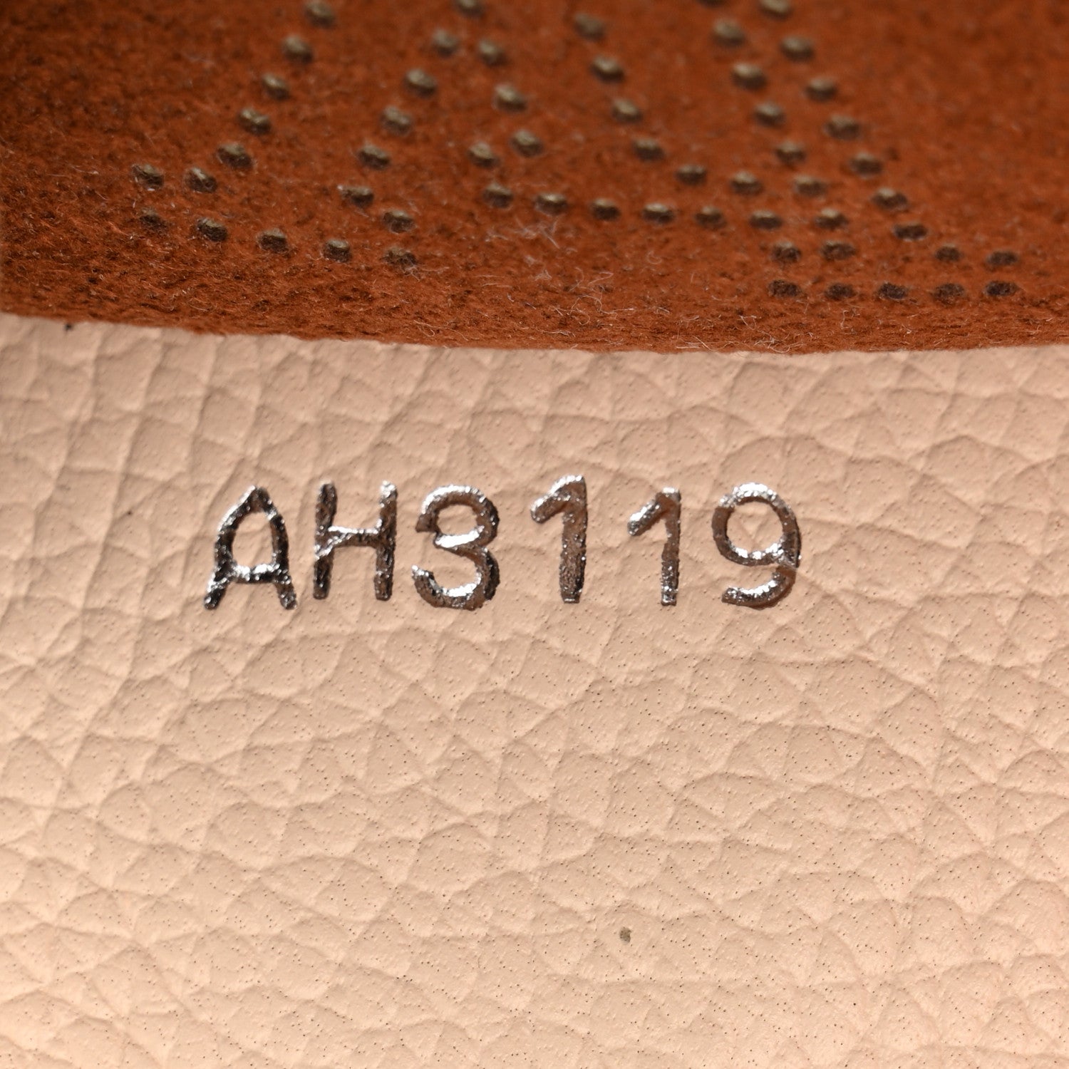 Louis Vuitton Mahina Carmel Hobo Creme