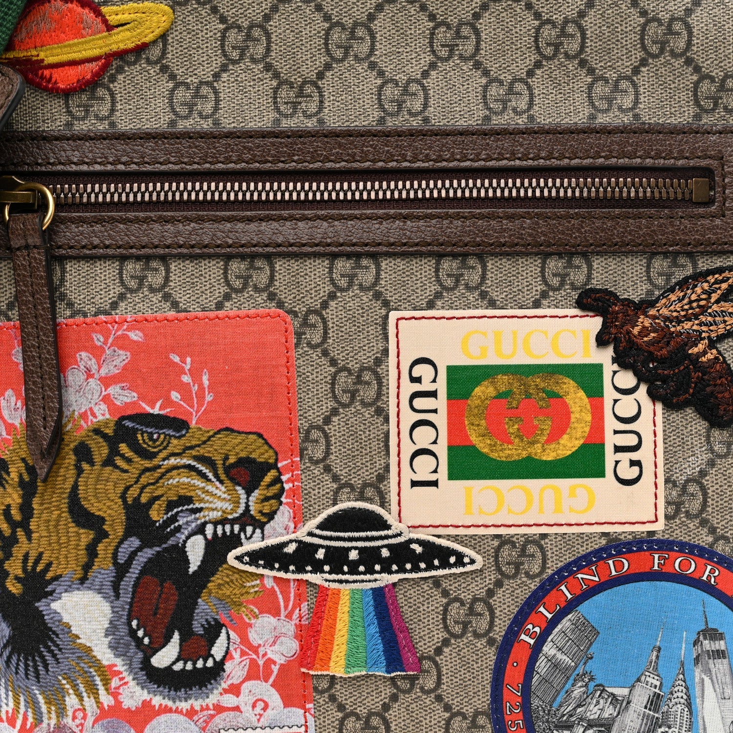 Gucci Soft GG Supreme Monogram Courrier Web Medium Flat Messenger Bag Beige New Acero Multicolor