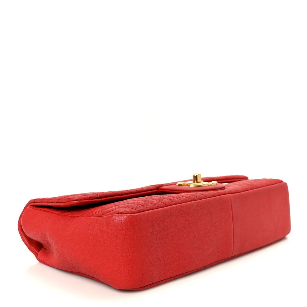 Chanel Wrinkled Lambskin Chevron Quilted Medium Flap Red