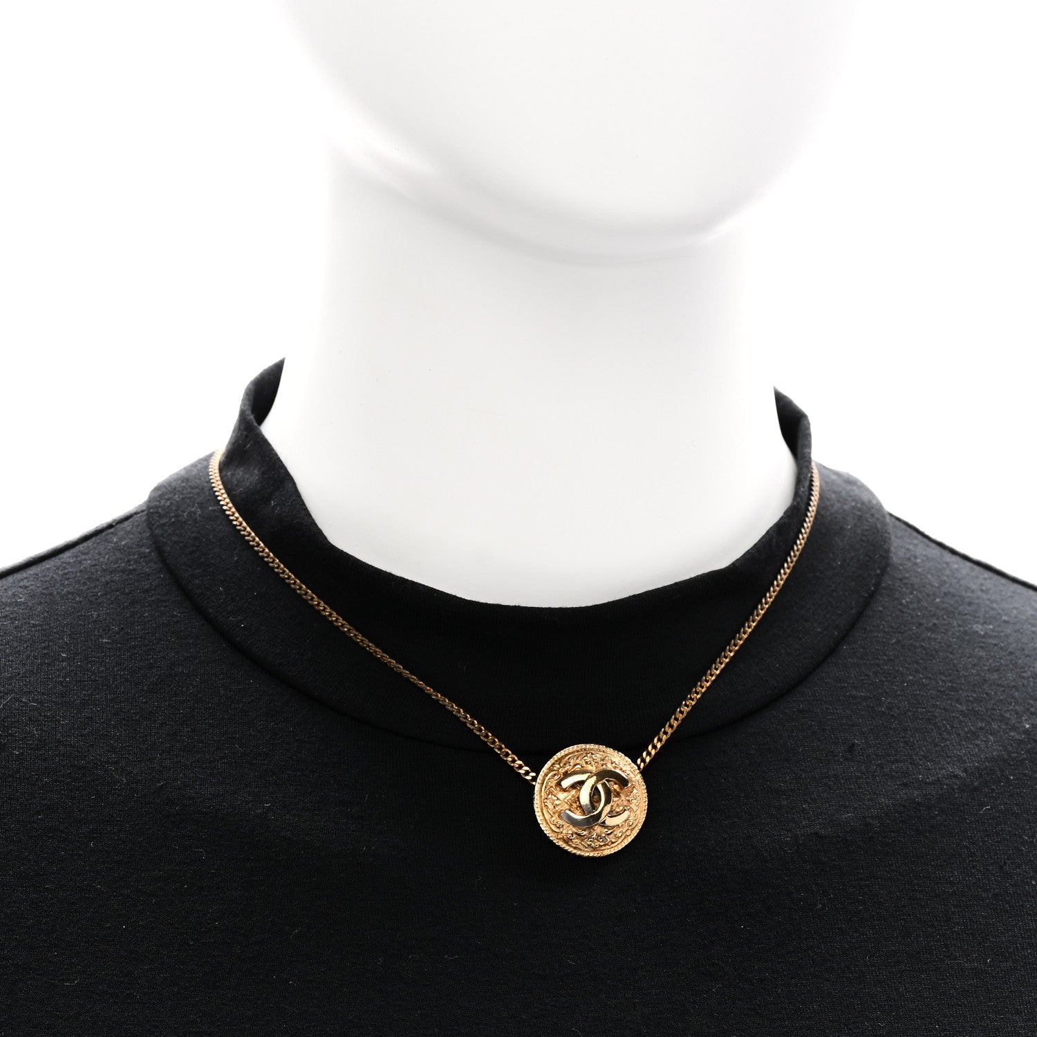 Metal CC Round Pendant Necklace Gold