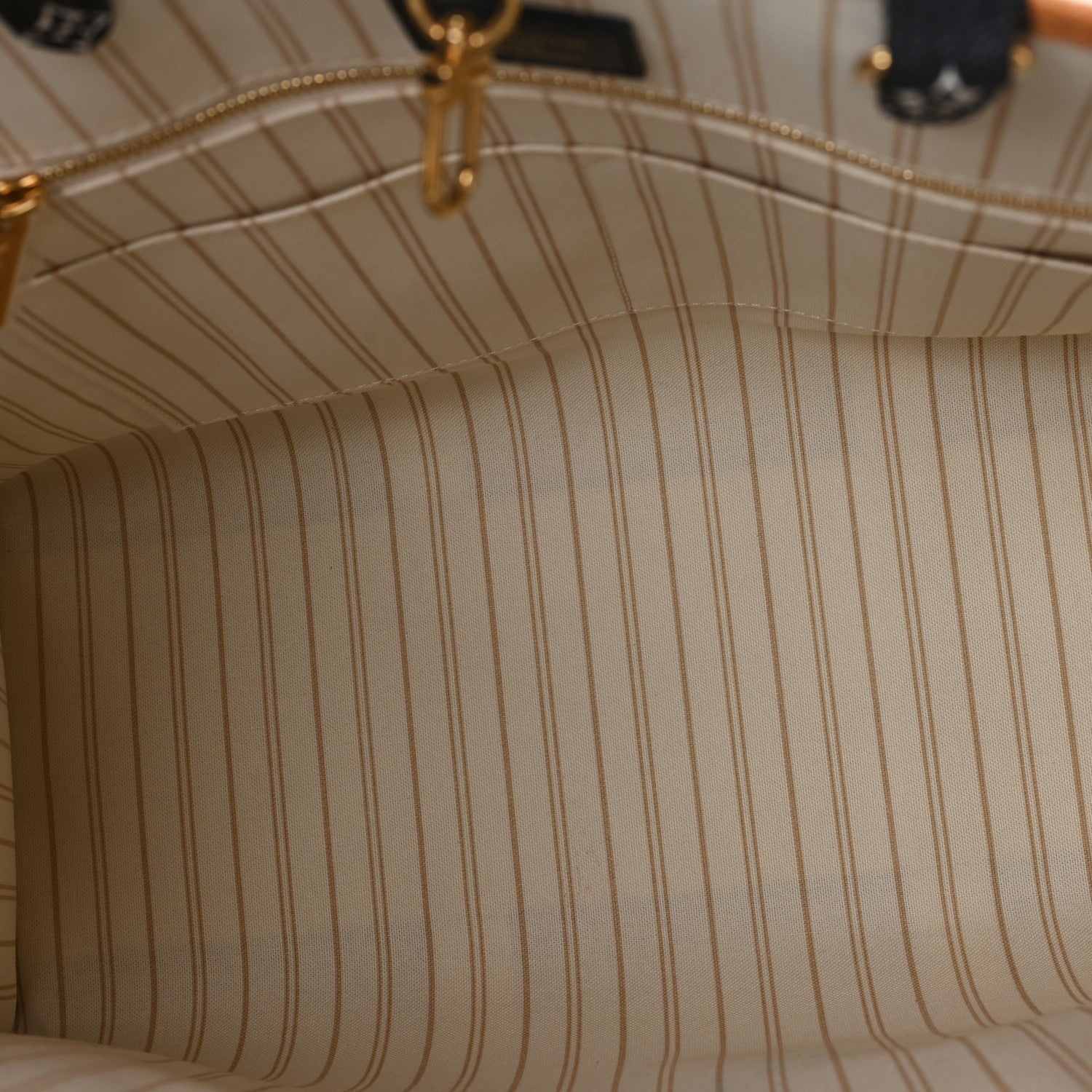 Louis Vuitton Monogram Giant Jungle Onthego GM Ivory