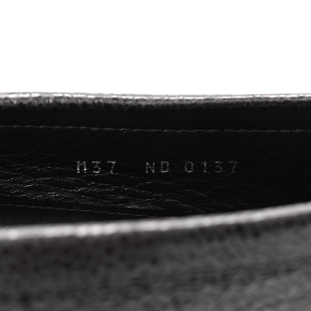 Louis Vuitton Grained Calfskin Close Up Flat Loafer 37 Black