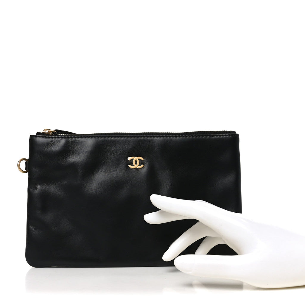 Chanel Shiny Calfskin Chanel 22 Removable Pouch Black
