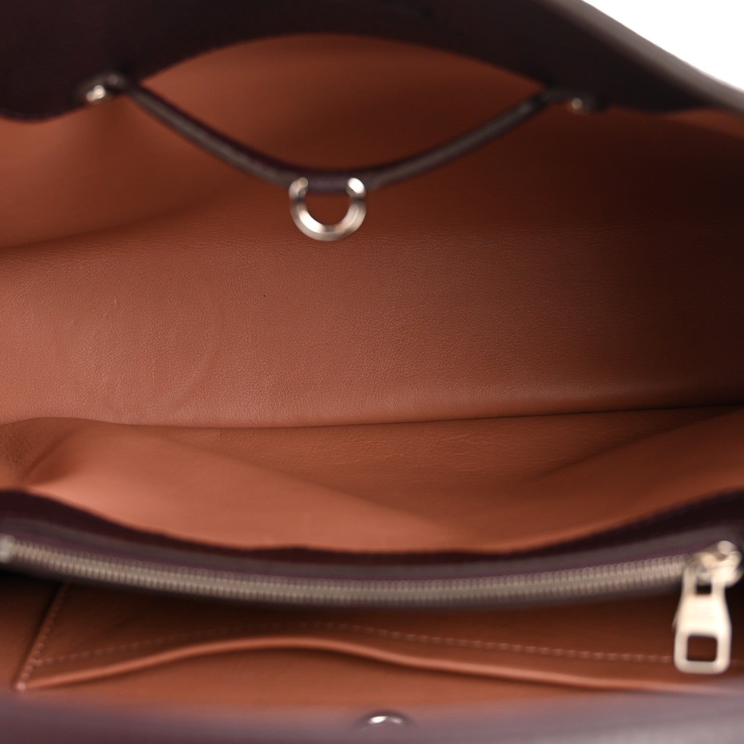 Louis Vuitton Taurillon Capucines MM Quetsche