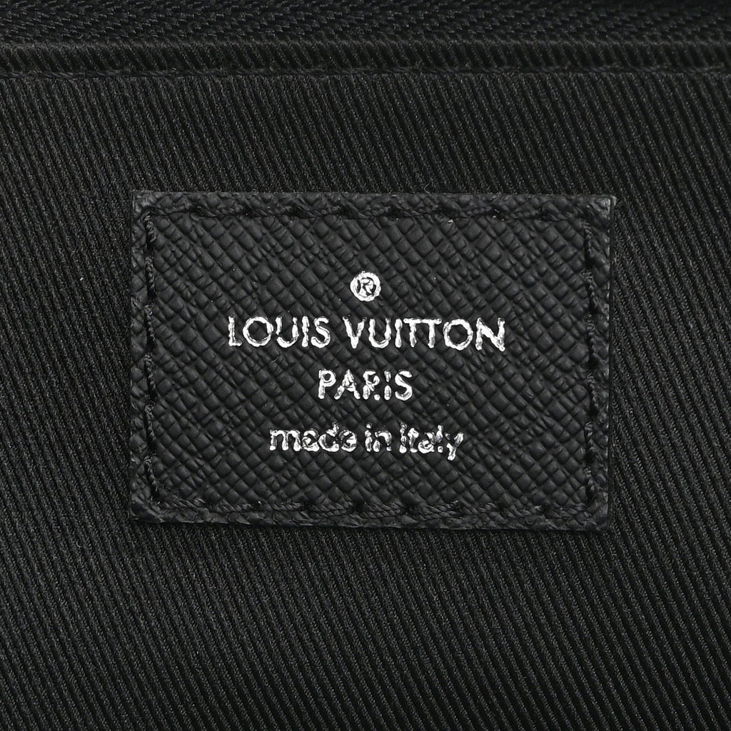 Louis Vuitton Taiga Pochette 24 Heures Black