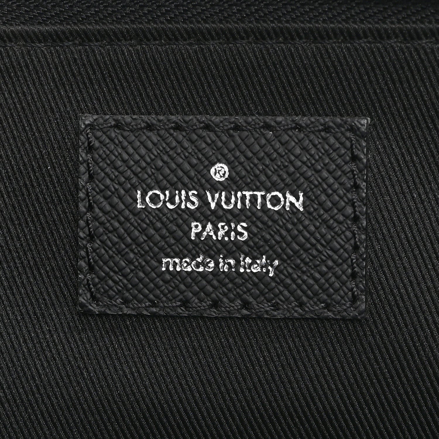 Louis Vuitton Taiga Pochette 24 Heures Black