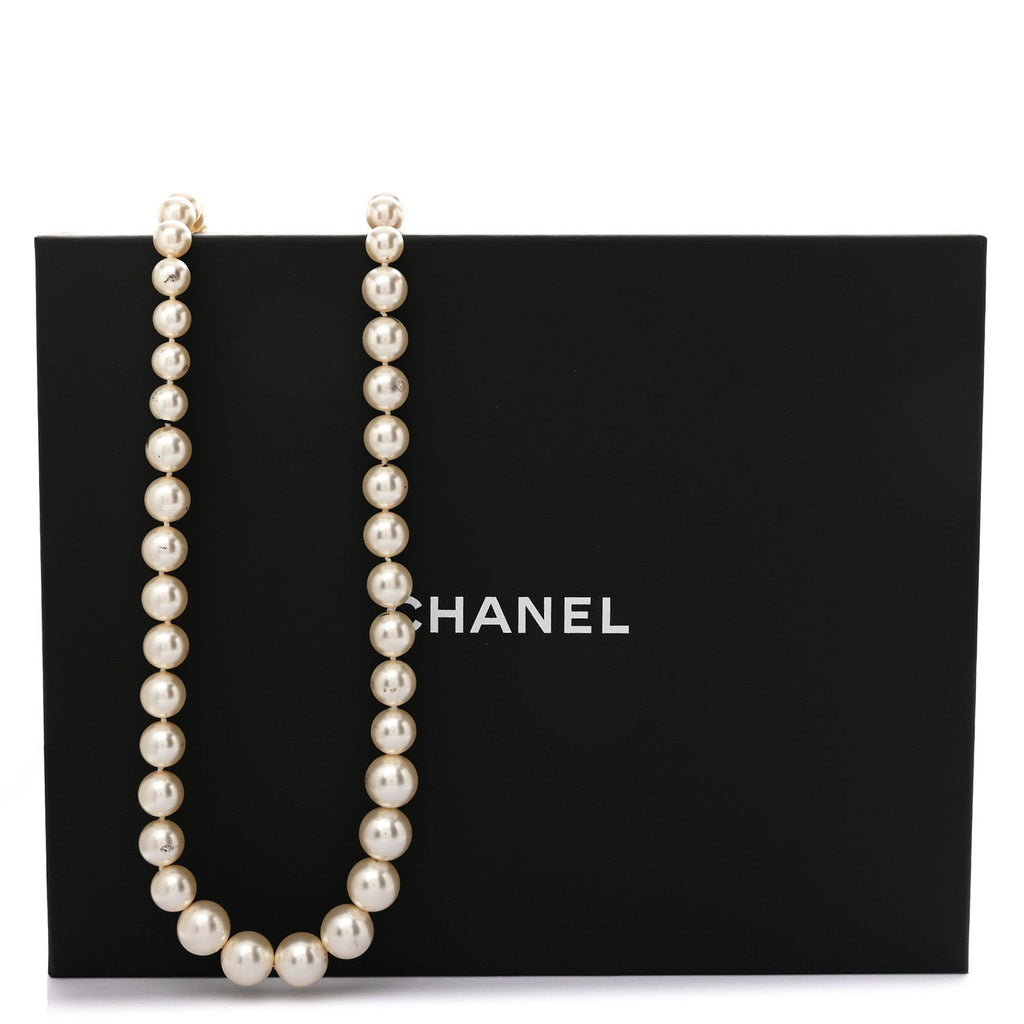 Graduated Pearl CC Long Necklace Gold