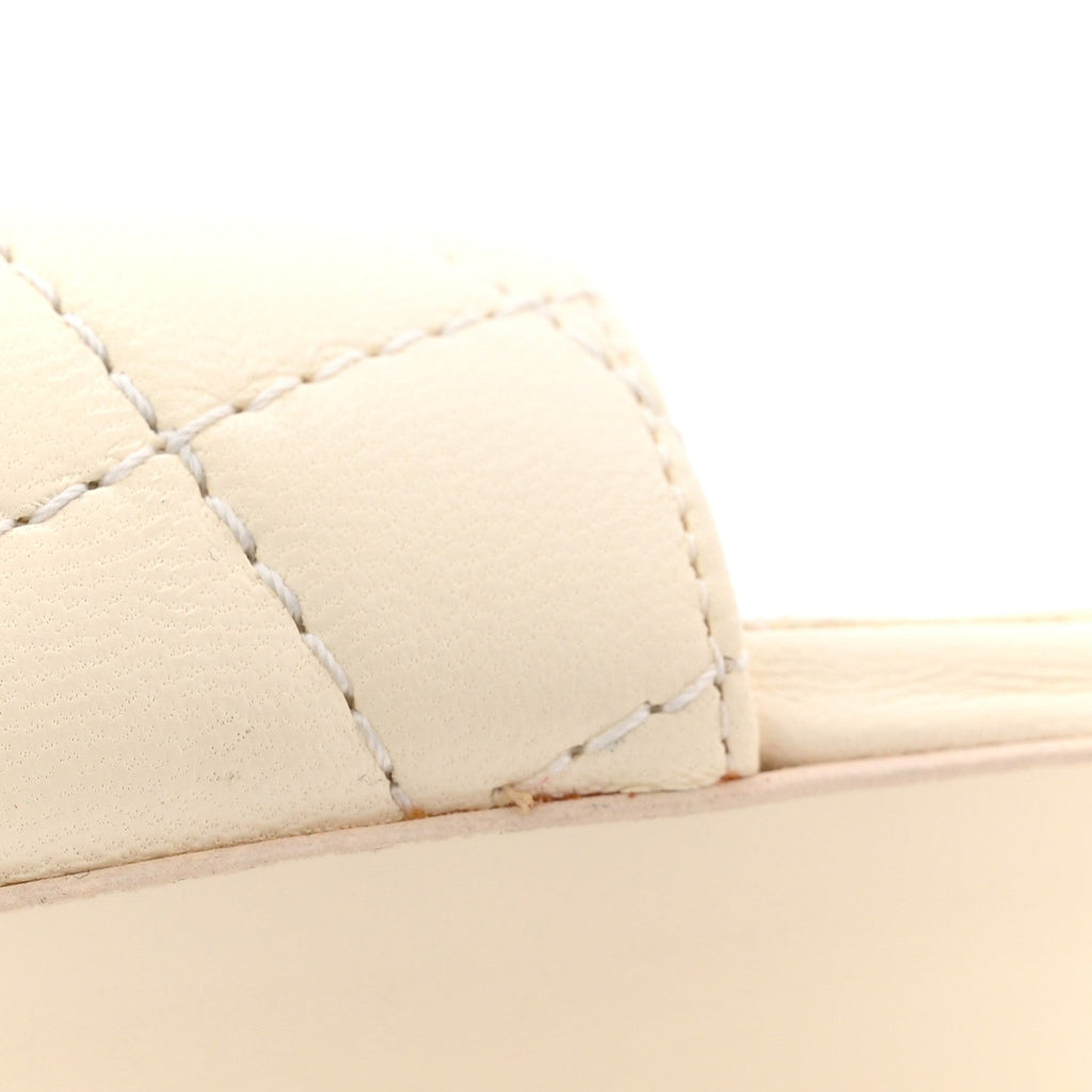 Lambskin Quilted CC Turnlock Sandals 41 Ivory