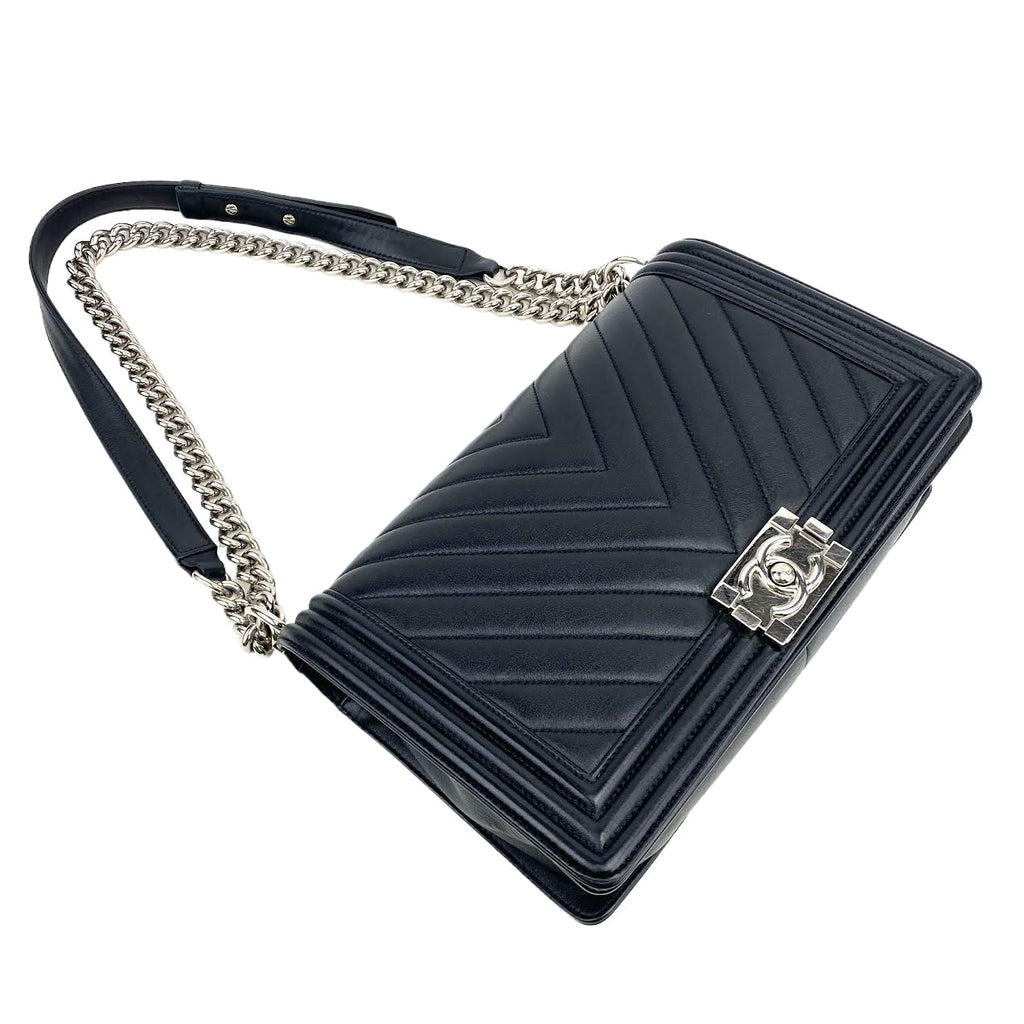 CHANEL Chevron Boy Bag Medium Black