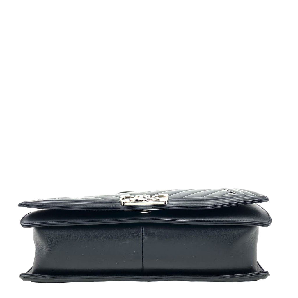 CHANEL Chevron Boy Bag Medium Black