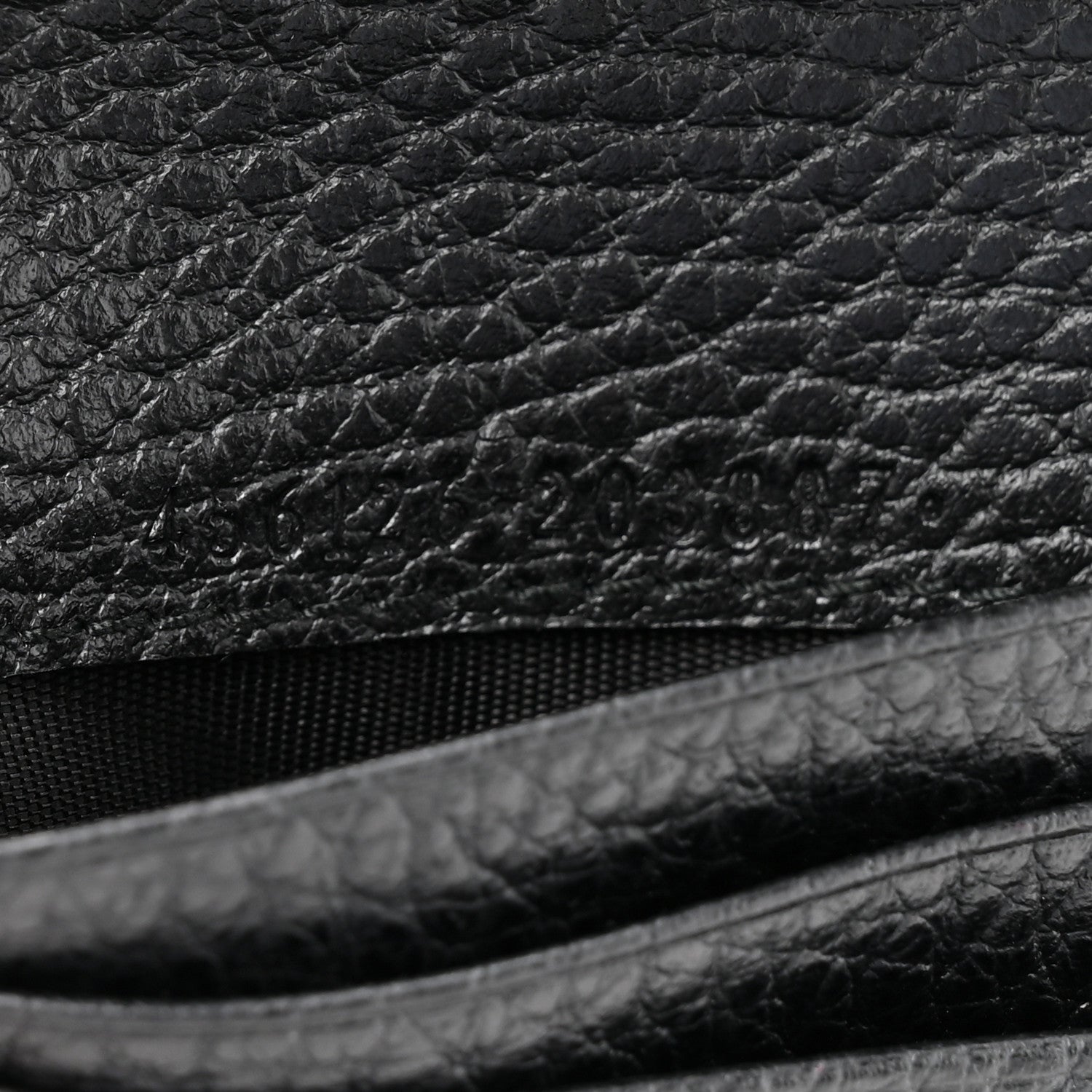 Gucci Pebbled Calfskin GG Marmont Card Case Black